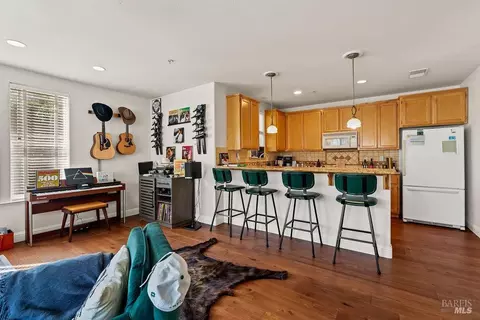 Kitchen - 1041 Mcclelland Dr, Windsor, CA 95492 photo 1 of 6