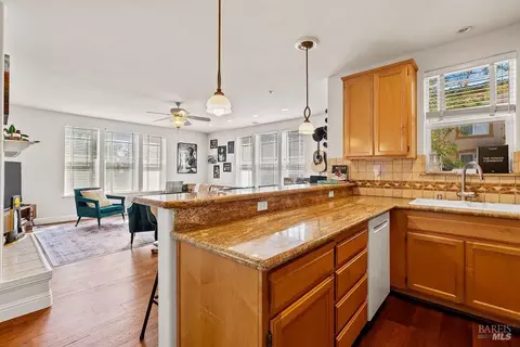 Kitchen - 1041 Mcclelland Dr, Windsor, CA 95492 photo 4 of 6