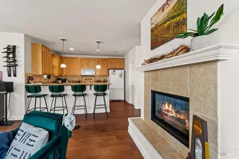 Kitchen - 1041 Mcclelland Dr, Windsor, CA 95492 photo 2 of 6