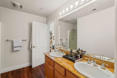 Bath - 1041 Mcclelland Dr, Windsor, CA 95492 photo 2 of 6