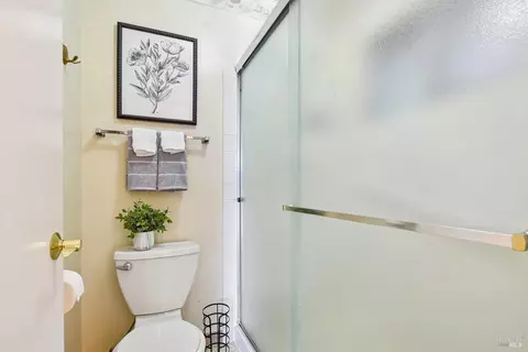 Bath - 481 Crestview Dr, Vacaville, CA 95688 photo 3 of 3