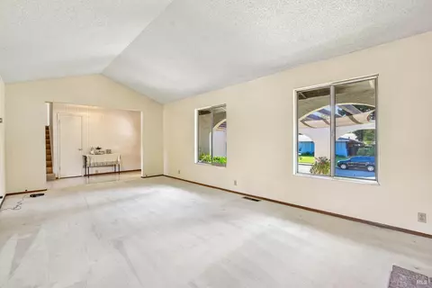 Living - 481 Crestview Dr, Vacaville, CA 95688 photo 2 of 6