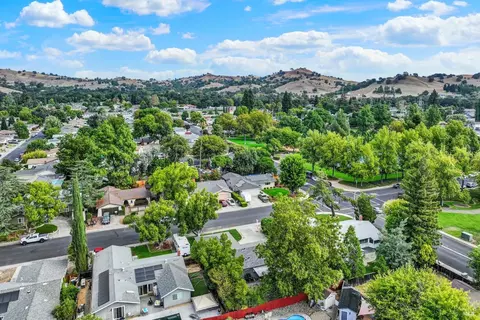 View/Area - 506 Crestview Dr, Vacaville, CA 95688 photo 6 of 7