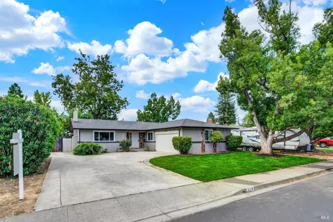 Exterior - 506 Crestview Dr, Vacaville, CA 95688 photo 3 of 14