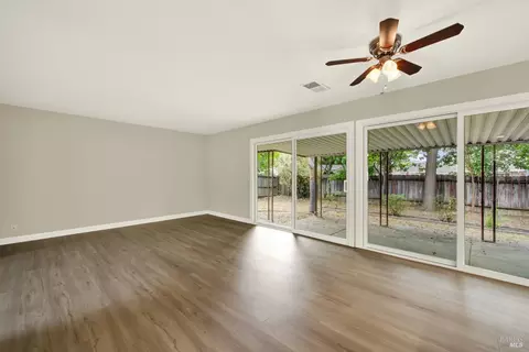 Living - 506 Crestview Dr, Vacaville, CA 95688 photo 10 of 12