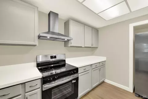 Kitchen - 506 Crestview Dr, Vacaville, CA 95688 photo 5 of 7