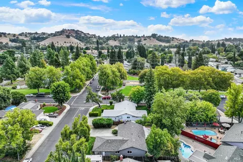 View/Area - 506 Crestview Dr, Vacaville, CA 95688 photo 5 of 7