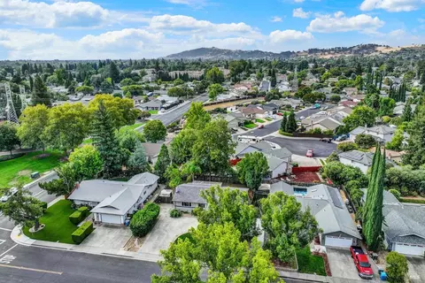 View/Area - 506 Crestview Dr, Vacaville, CA 95688 photo 2 of 7