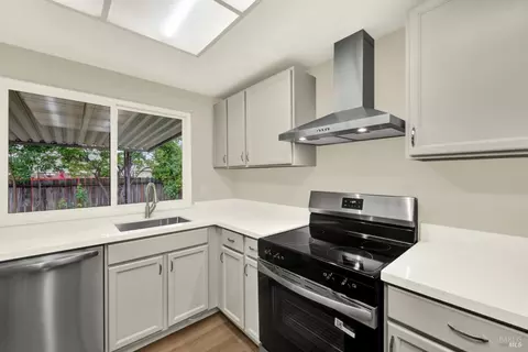 Kitchen - 506 Crestview Dr, Vacaville, CA 95688 photo 7 of 7