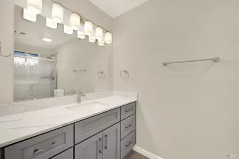 Bath - 506 Crestview Dr, Vacaville, CA 95688 photo 2 of 5