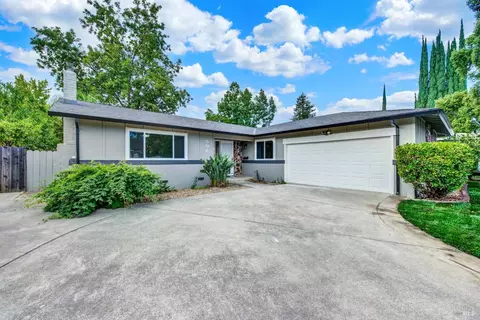 Exterior - 506 Crestview Dr, Vacaville, CA 95688 photo 4 of 14