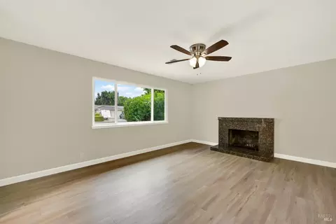 Living - 506 Crestview Dr, Vacaville, CA 95688 photo 4 of 12