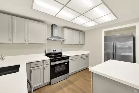 Kitchen - 506 Crestview Dr, Vacaville, CA 95688 photo 4 of 7