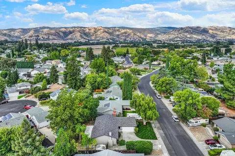 View/Area - 506 Crestview Dr, Vacaville, CA 95688 photo 4 of 7
