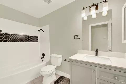 Bath - 506 Crestview Dr, Vacaville, CA 95688 photo 5 of 5