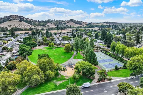 View/Area - 506 Crestview Dr, Vacaville, CA 95688 photo 7 of 7