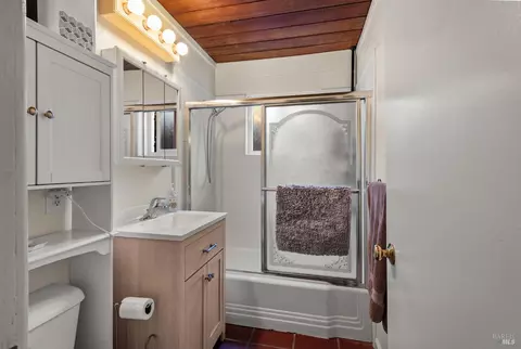 Bath - 1041 3rd St, Novato, CA 94945 photo 1 of 1