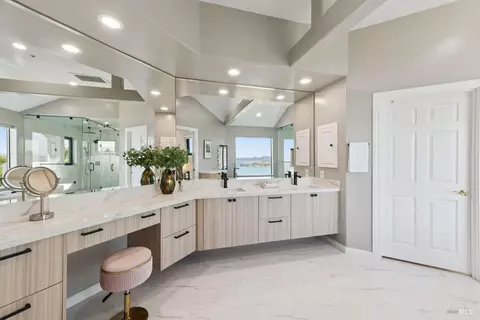 Bath - 207 Taylor Rd, Tiburon, CA 94920 photo 2 of 7