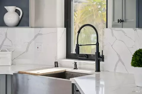 Kitchen - 207 Taylor Rd, Tiburon, CA 94920 photo 4 of 5