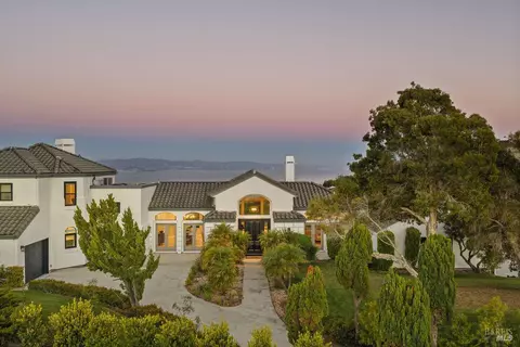 Exterior - 207 Taylor Rd, Tiburon, CA 94920 photo 2 of 16