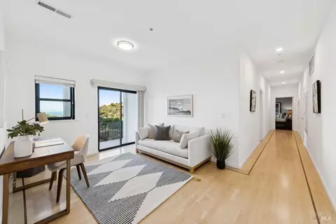 Entry Way - 207 Taylor Rd, Tiburon, CA 94920 photo 4 of 5