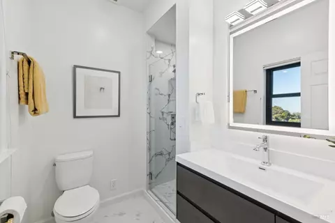 Bath - 207 Taylor Rd, Tiburon, CA 94920 photo 6 of 7