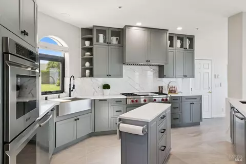 Kitchen - 207 Taylor Rd, Tiburon, CA 94920 photo 2 of 5