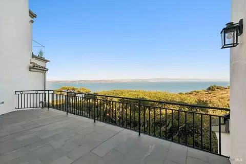 View/Area - 207 Taylor Rd, Tiburon, CA 94920 photo 1 of 4