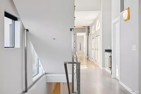 Entry Way - 207 Taylor Rd, Tiburon, CA 94920 photo 3 of 5