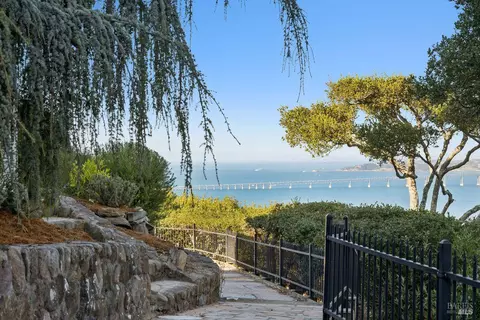 View/Area - 207 Taylor Rd, Tiburon, CA 94920 photo 4 of 4