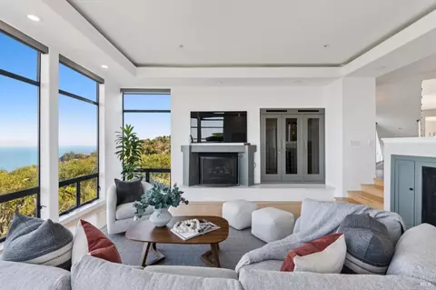 Living - 207 Taylor Rd, Tiburon, CA 94920 photo 8 of 9