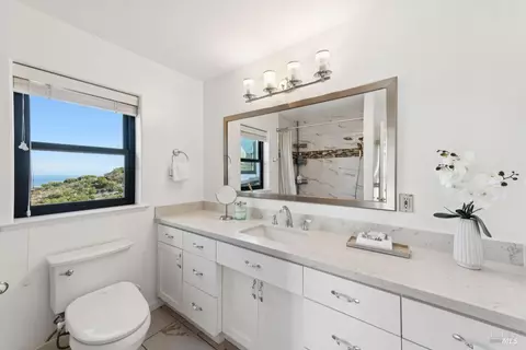 Bath - 207 Taylor Rd, Tiburon, CA 94920 photo 5 of 7