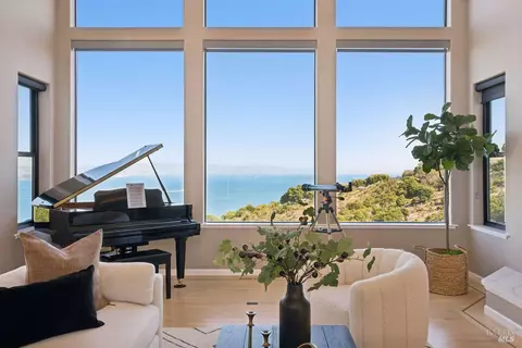 Living - 207 Taylor Rd, Tiburon, CA 94920 photo 2 of 9