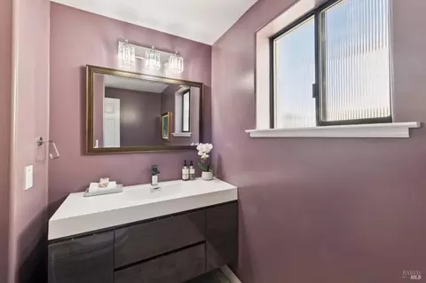 Bath - 207 Taylor Rd, Tiburon, CA 94920 photo 1 of 7