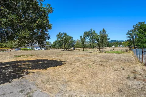 659 Red Tail Rd, Healdsburg, CA 95448 photo 2