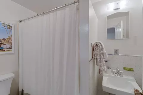 Bath - 645 Georgia St, Vallejo, CA 94590 photo 4 of 4