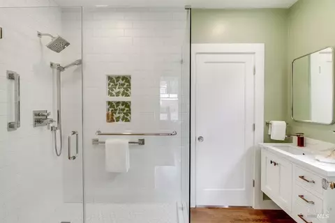 Bath - 645 Georgia St, Vallejo, CA 94590 photo 3 of 4
