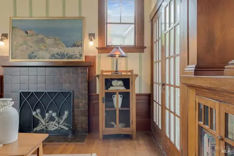 Entry Way - 645 Georgia St, Vallejo, CA 94590 photo 4 of 7
