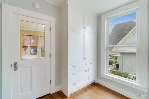 Entry Way - 645 Georgia St, Vallejo, CA 94590 photo 5 of 7