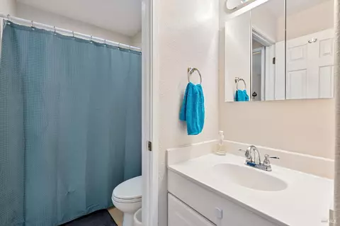 Bath - 369 Eldridge Ave, Vacaville, CA 95688 photo 3 of 3