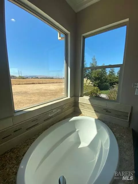 Bath - 8320 Shadi Ln, Winters, CA 95694 photo 1 of 7