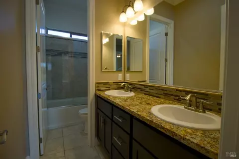 Bath - 8320 Shadi Ln, Winters, CA 95694 photo 6 of 7