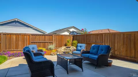 Exterior - 325 Fable Ct, Dixon, CA 95620 photo 6 of 21