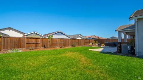 Exterior - 325 Fable Ct, Dixon, CA 95620 photo 14 of 21