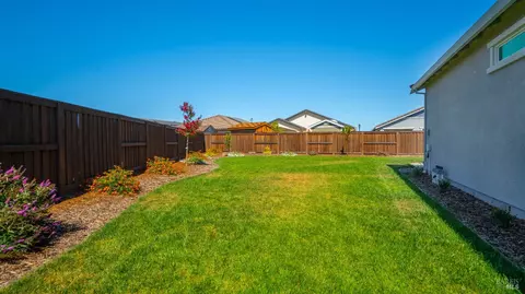 Exterior - 325 Fable Ct, Dixon, CA 95620 photo 15 of 21