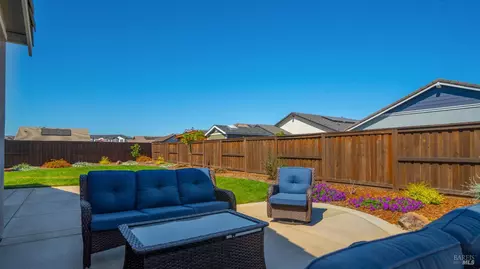 Exterior - 325 Fable Ct, Dixon, CA 95620 photo 8 of 21