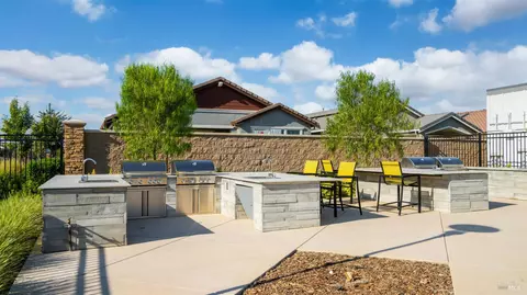 View/Area - 325 Fable Ct, Dixon, CA 95620 photo 19 of 20