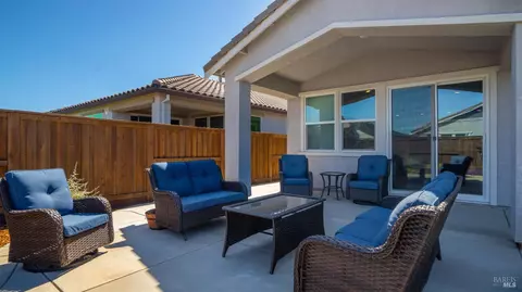 Exterior - 325 Fable Ct, Dixon, CA 95620 photo 7 of 21