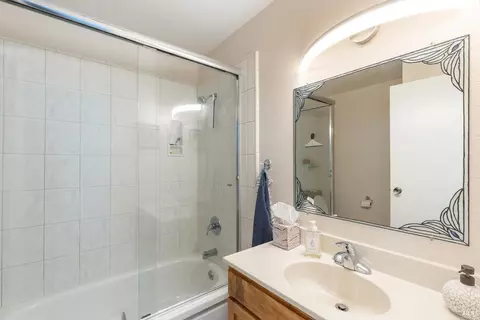Bath - 204 Sutter St, Petaluma, CA 94954 photo 1 of 2