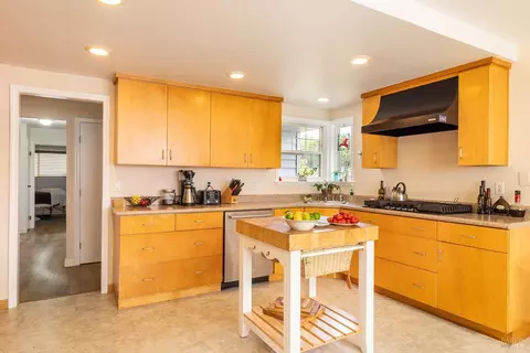 Kitchen - 204 Sutter St, Petaluma, CA 94954 photo 5 of 6